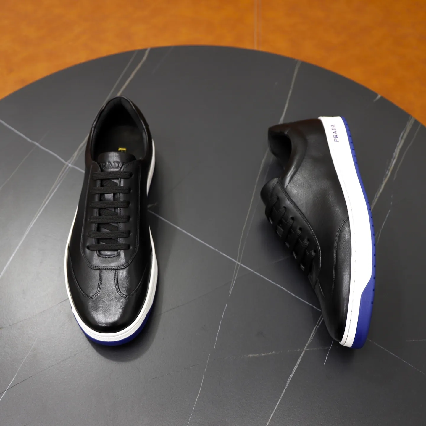 Factory price: 💰640 Prada classic men’s lace-up casual shoes | Imported cowhide upper | Upper stitching layered design, light and breathable | Soft and comfortable | Decorated with PRADA letters on the side | Distinctive sports style, showing the brand style | Lightweight concave and convex pattern rubber soles | Matched with cowhide foot pad lining | Excellent foot feel, fashionable and elegant | Size: 38-44 (45 customized)